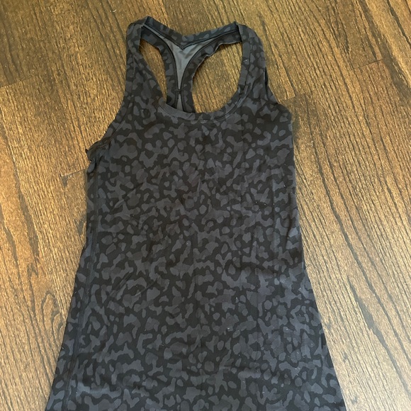 Lululemon tank size 4 - Picture 1 of 2